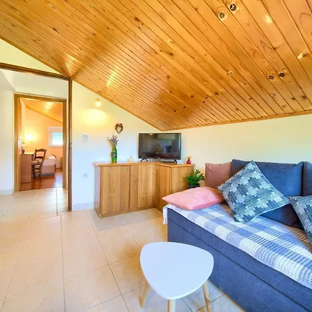 Lipovac Apartment *